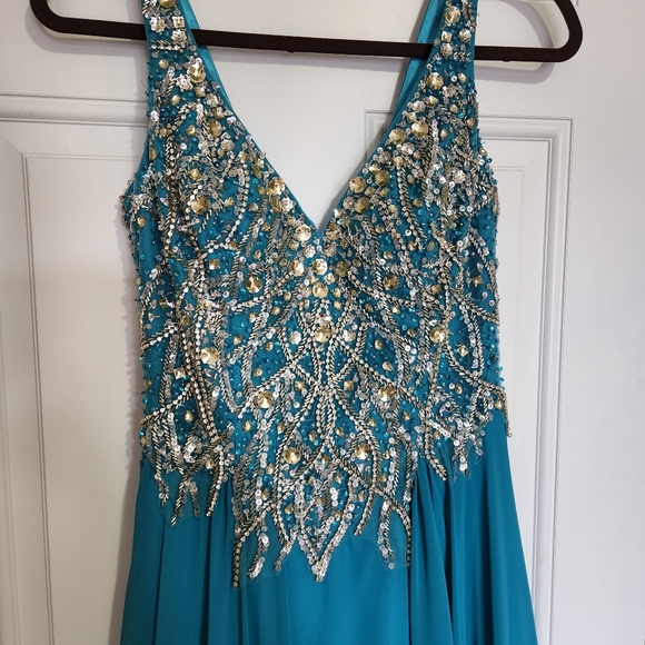 Prom Dress - Picture 2 of 9